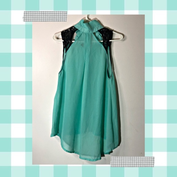 Collared Sleeveless Blouse - Picture 4 of 4